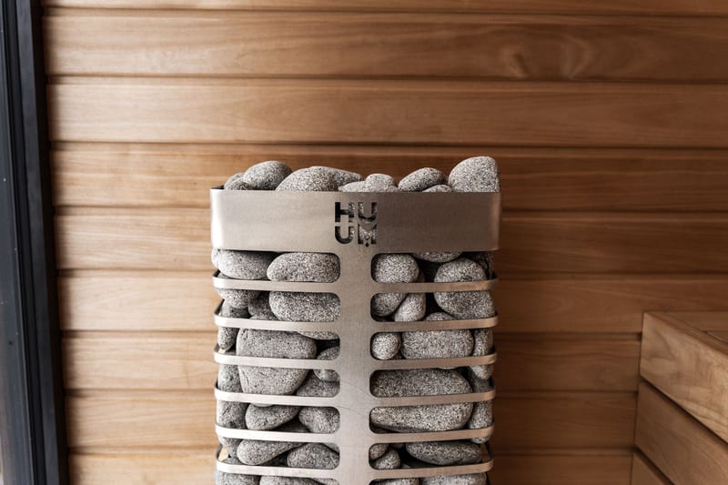 เตาไฟฟ้า vs เตาฟืน: ทำไม Sisu Sauna ถึงเลือกใช้ไฟฟ้าเป็นหลัก